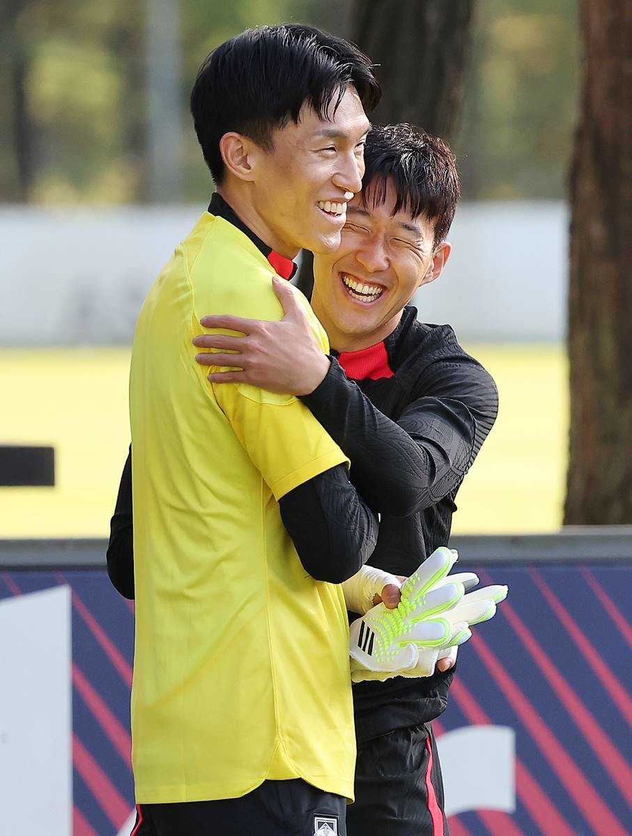 김승규 골키퍼와 캡틴 손흥민 / 뉴스1