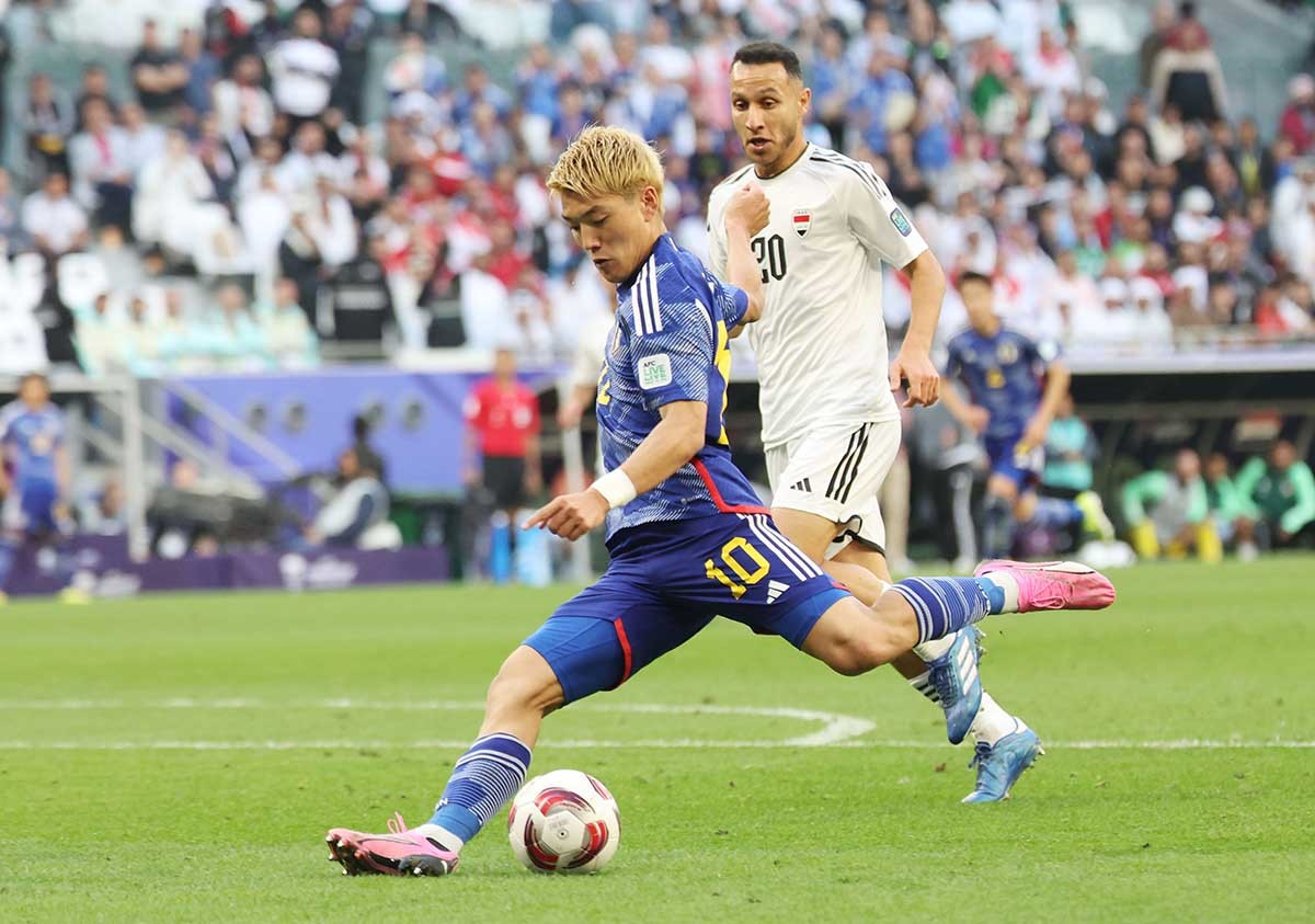 일본 축구 대표팀 도안 리츠가 슛을 시도하는 모습. / 뉴스1
