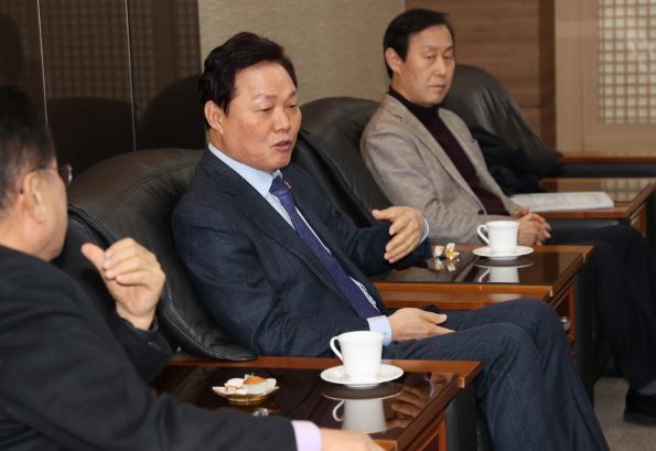 박완수 도지사는 기회발전특구 지정 등 기업도 지방으로 이전하는 상황에서 공공기관이 재이전하는 것은 지역균형발전 정부 정책에 역행하는 것으로 공공기관의 비수도권 대도시 이전을 막을 수 있도록 강력한 대응을 주문했다. / 사진제공=경남도