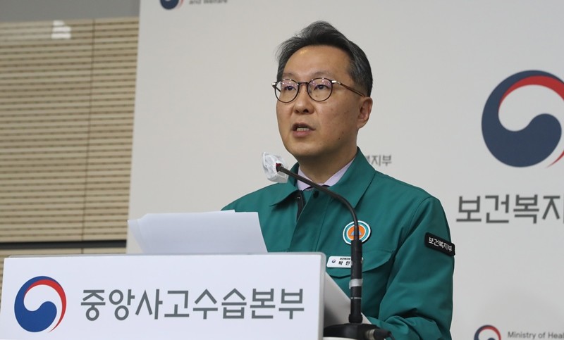 박민수 중앙사고수습본부 부본부장(보건복지부 제2차관)이 22일 오전 세종시 정부세종청사에서 의료개혁과 의사 집단행동에 대한 정부의 대응방안 등을 설명하고 있다. / 뉴스1