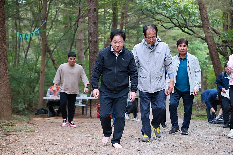 주광덕 남양주시장, 확대간부회의서 '맨발걷기 길' 조성 상황 점검