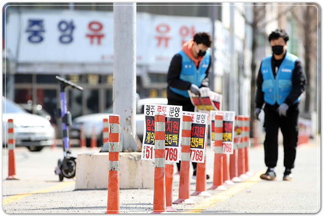 [포토]광주시 북구, 도심 불법광고물 수거