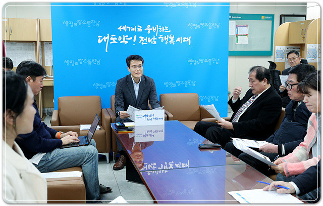 주순선 전라남도 관광체육국장이 12일 오후 기자실에서 ‘2024~2026 전남 세계관광문화대전’에 대해 기자 브리핑을 하고 있다.