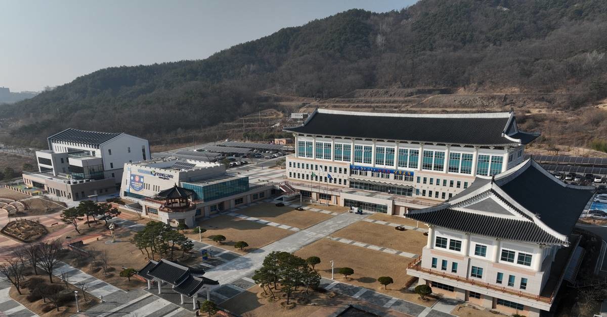 경북교육청은 올해 33억여 원 증액된 148억여 원을 학생 수학 여행비로 지원한다고 19일 밝혔다. 사진은 경북교육청 전경/경북교육청