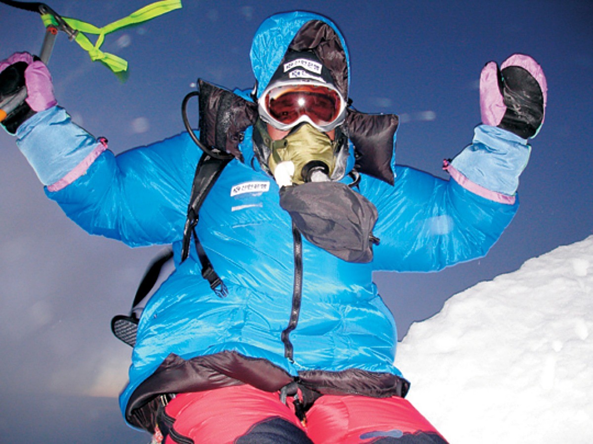 히말라야 16좌 등반에 성공한 엄홍길 대장. 2007년 로체샤르(8400m) 등정 당시 엄 대장의 모습 / 엄홍길휴먼재단 제공