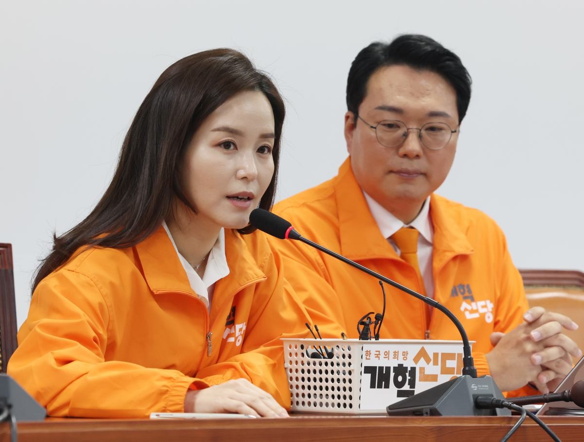 이주영·천하람 개혁신당 공동총괄선대위원장이 지난달 25일 서울 여의도 국회에서 중앙선거대책위원회 슬로건 발표 기자회견을 하고 있다. / 뉴스1