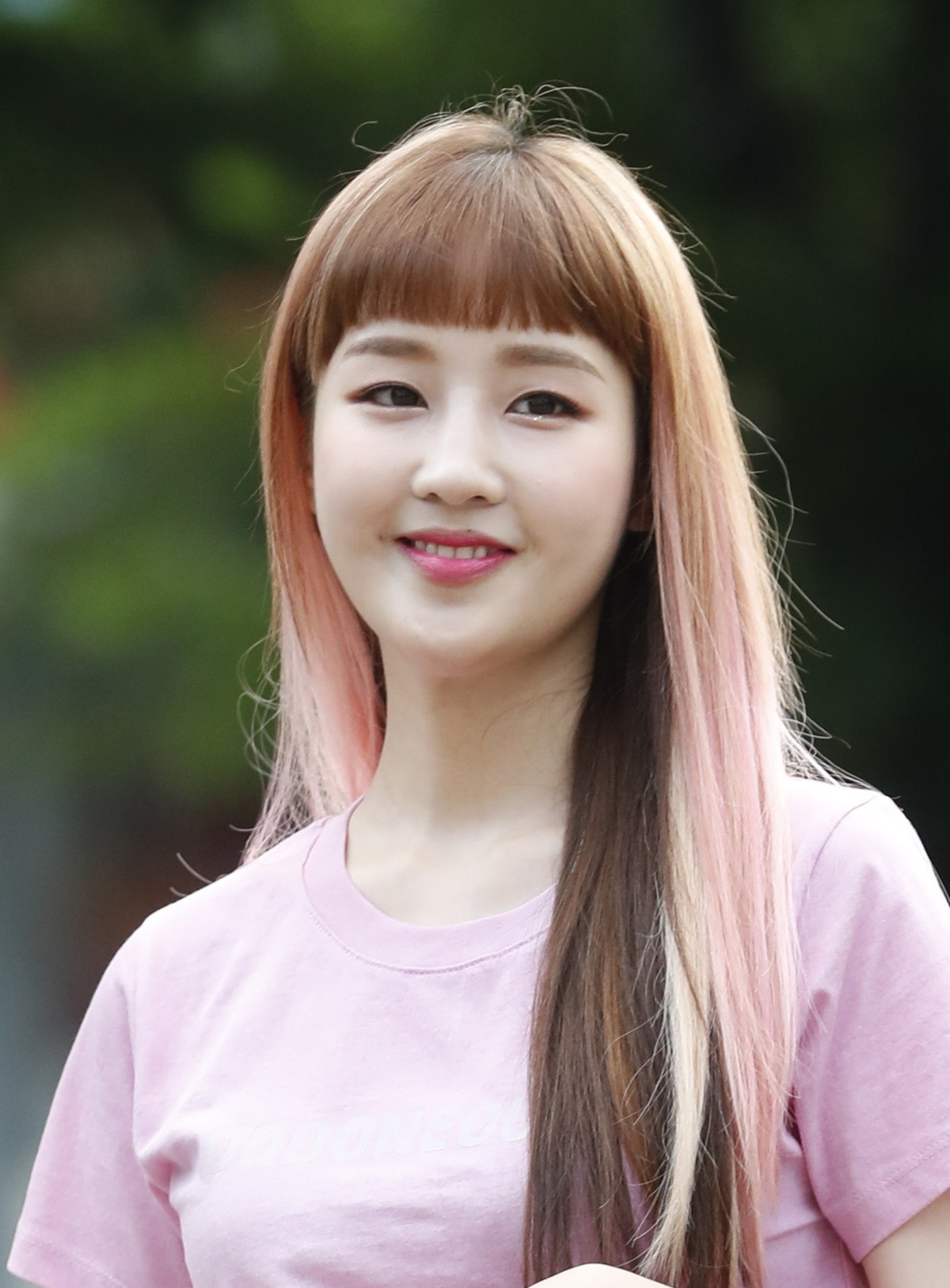 가수 박보람이 2019년 8월 2일 오전 서울 여의도 KBS 신관 공개홀에서 열린 KBS2 '뮤직뱅크'(뮤뱅) 리허설에 참석해 인사를 하고 있다. / 뉴스1