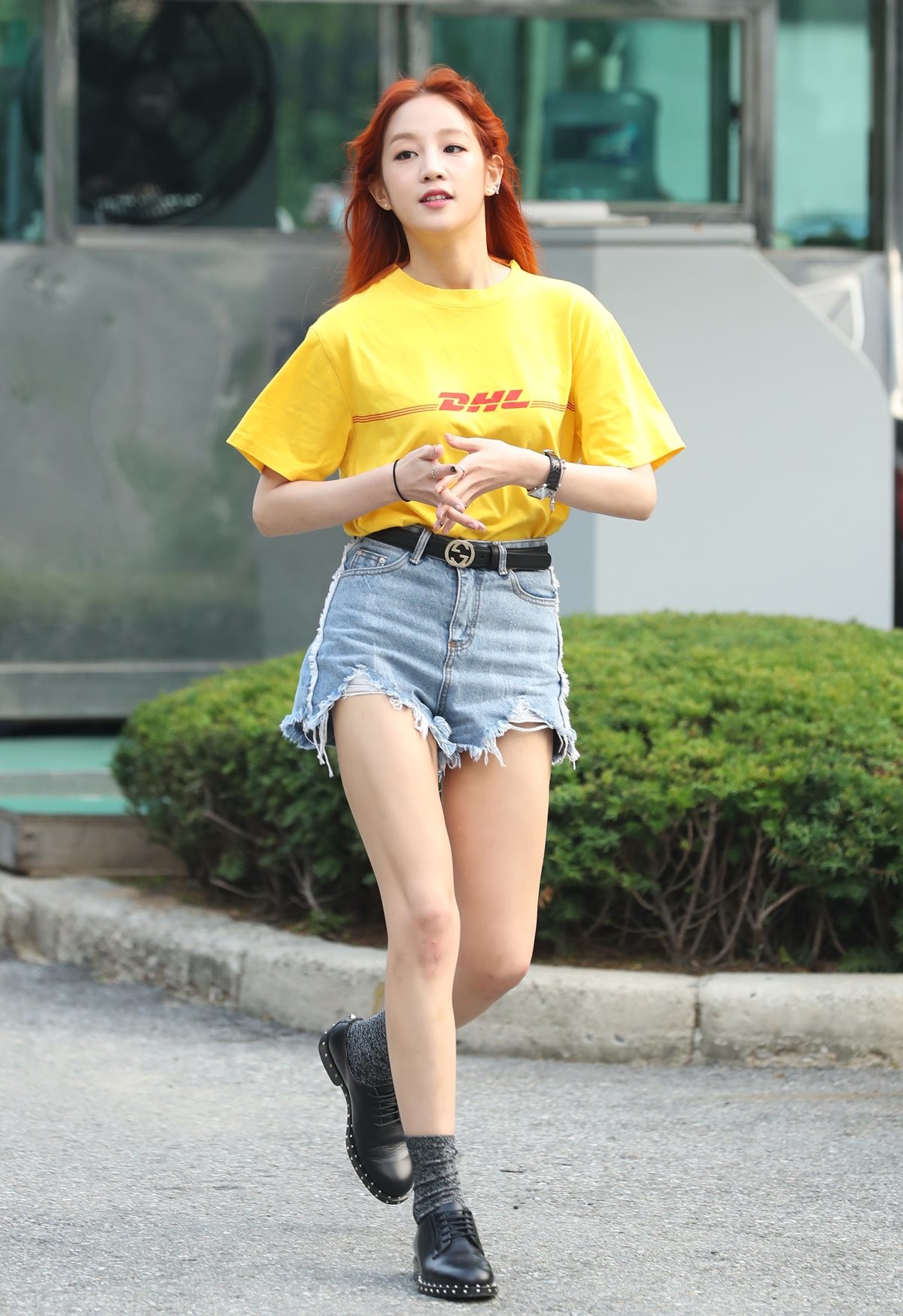 가수 박보람이 2017년 7월 14일 오전 서울 여의도 KBS 신관 공개홀에서 열린 KBS2 '뮤직뱅크'(이하 뮤뱅) 리허설을 하기 위해 방송국으로 들어서고 있다. / 뉴스1