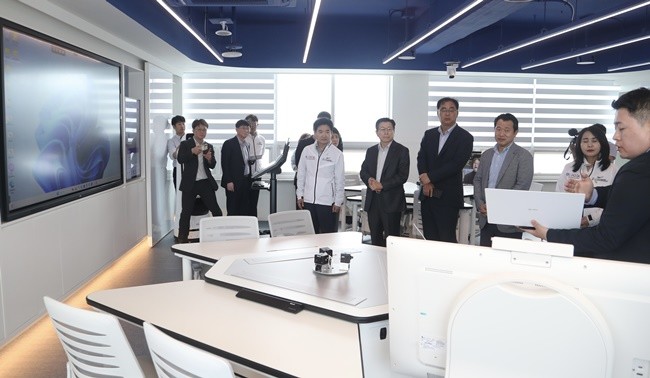 여수영재교육원에 사전 구축된 미래교실 답사 모습