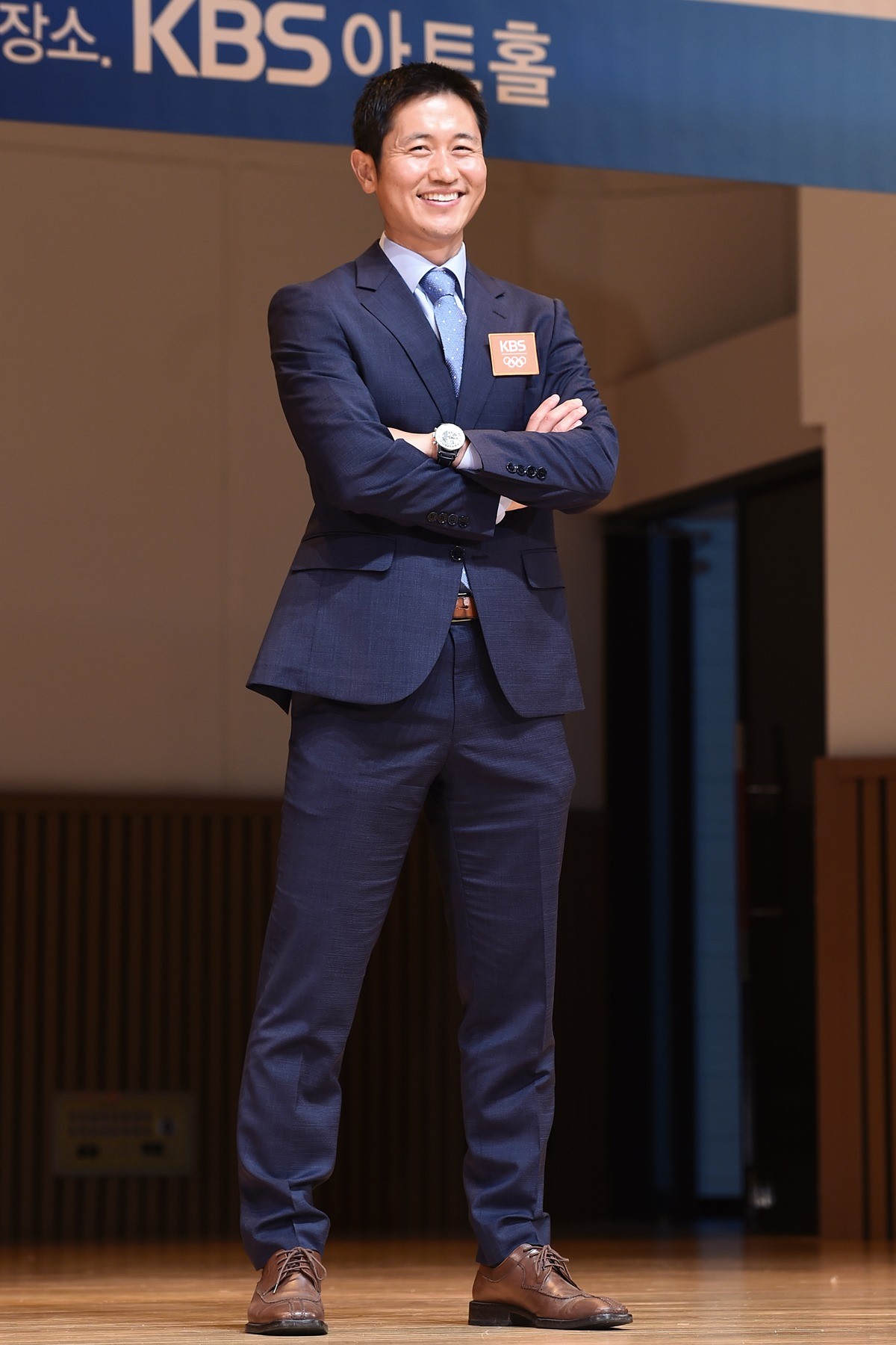 이영표 축구 해설위원이 2016년 7월 6일 오전 서울 여의도 KBS 아트홀에서 열린 '2016 리우올림픽 KBS 중계방송' 기자간담회에서 자신감 넘치는 포즈로 시선을 사로잡고 있다. / 뉴스1