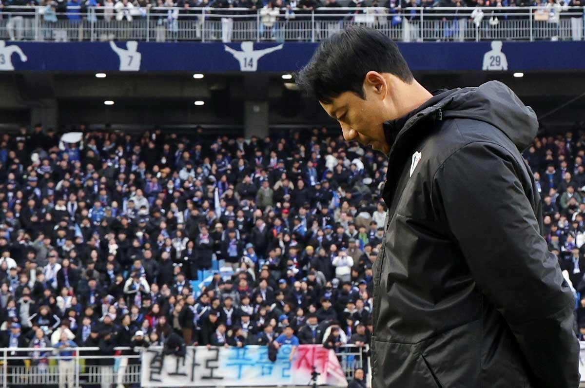 고개떨군 염기훈 / 뉴스1