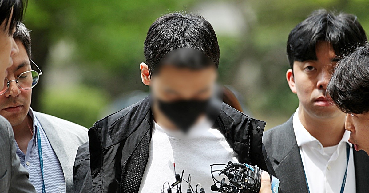 지난해 12월 10대들에게 경복궁 낙서를 지시한 혐의를 받는 '이 팀장' 강 모 씨 / 뉴스1