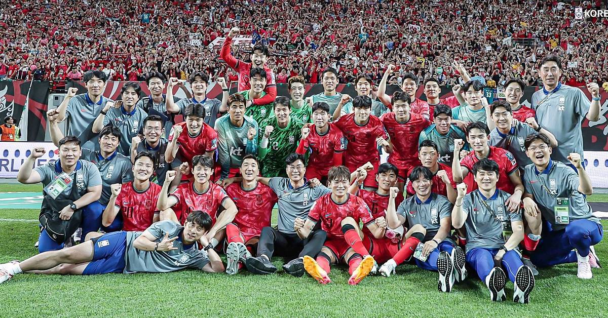 “대체 누가…” 공석인 대표팀 <b>감독</b>, 축구협회 임원이 '뼈 있는' 멘트 ...