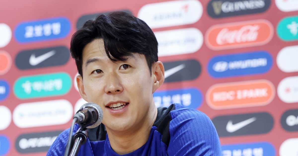 손흥민 '중국전 앞두고'. 대한민국 축구 국가대표팀 손흥민이 지난 6월 10일 오후 경기 고양시 고양종합운동장에서 북중미 월드컵 2차 예선 중국과의 경기를 하루 앞두고 열린 훈련에 앞서 인터뷰를 하고 있다. / 뉴스1