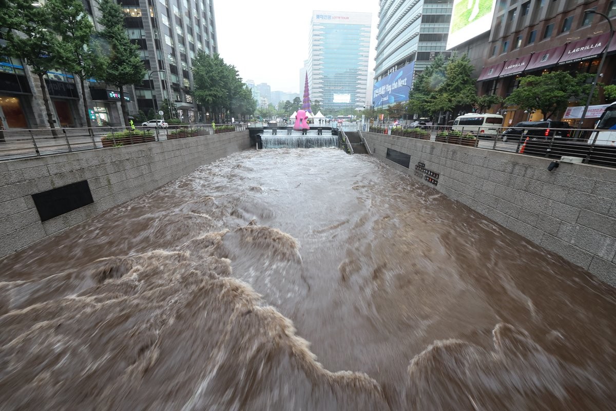 17일 서울 청계천 풍경 / 뉴스1