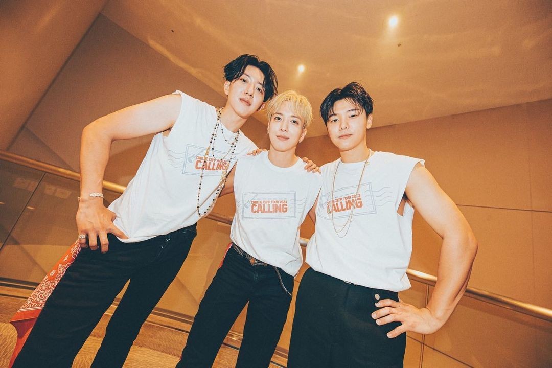 씨엔블루 단체 사진, 왼쪽부터 이정신, 정용화, 강민혁 / 정용화 인스타그램