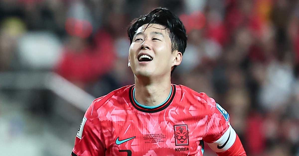 서울 마포구 상암동 서울월드컵경기장에서 열린 2026 북중미 월드컵 아시아 2차 예선 조별리그 C조 6차전 대한민국과 중국의 경기 전반전에서 대한민국 손흥민이 득점 기회를 놓치자 아쉬워하고 있다. / 뉴스1