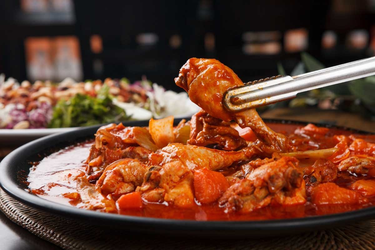 닭볶음탕 자료 사진.  / photohwan-shutterstock.com