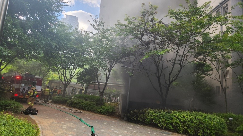 인천 청라국제도시 한 아파트 지하주차장에서 화재가 발생했다. / 인천소방본부