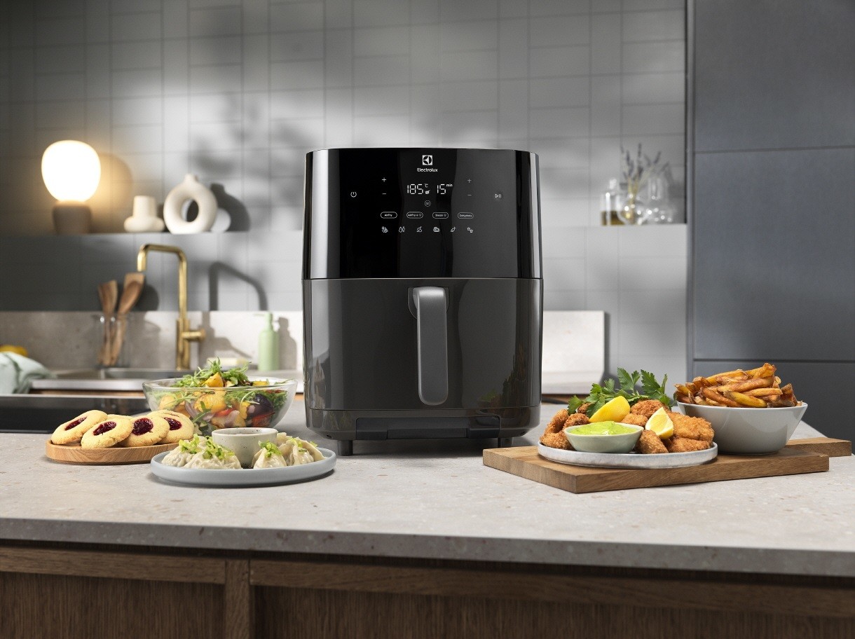 얼티밋테이스트 700 스팀 에어프라이어 / 일렉트로룩스 제공