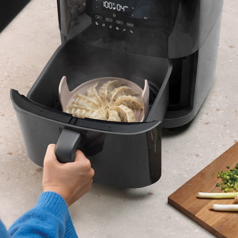 스팀 기능 활용 모습 / 일렉트로룩스 제공