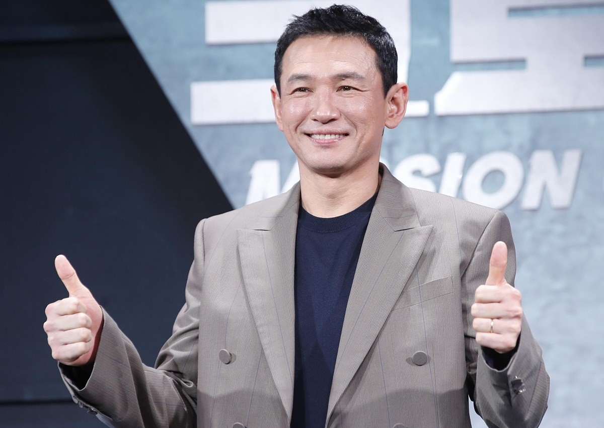 배우 황정민이 5일 오전 서울 중구 앰배서더 서울 풀만 호텔에서 진행된 넷플릭스 오리지널 영화 '크로스'(감독 이명훈) 제작발표회에 참석해 포즈를 취하고 있다.  / 뉴스1
