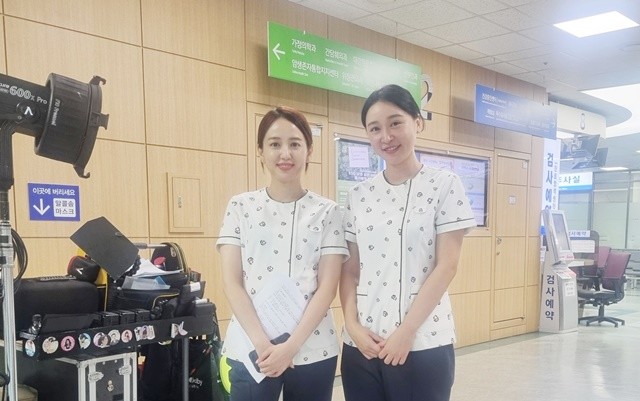 이세은 배우(왼쪽),광주연극배우협회 이솔 회장