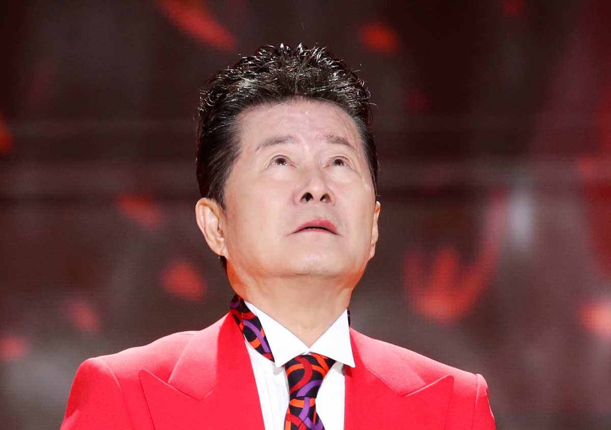 가수 태진아가 4일 오후 서울 마포구 상암동 SBS 프리즘 타워에서 열린 SBS FiL, SBS M ‘더 트롯쇼’에서 화려한 무대를 선보이고 있다. / 뉴스1