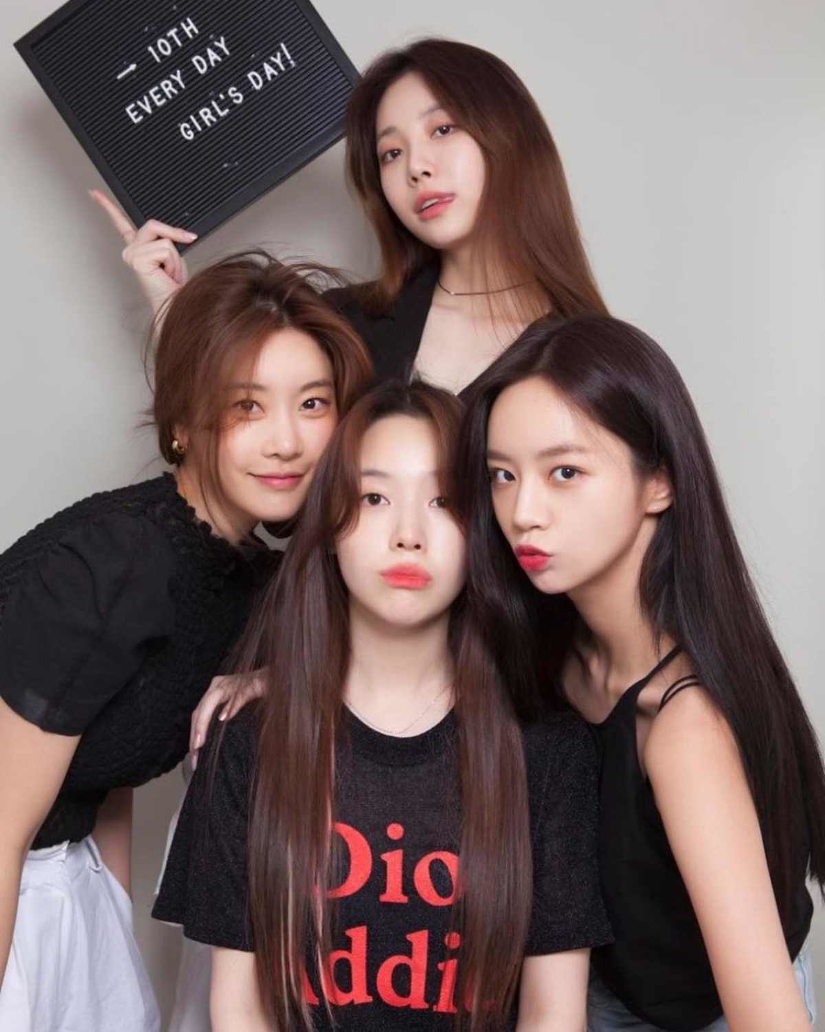 그룹 걸스데이 단체 사진 / 유라 인스타그램