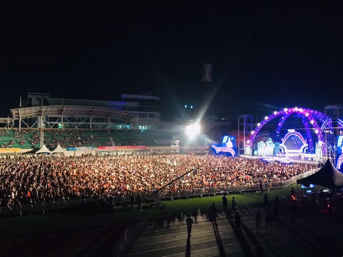 지난 2019년 8월 18일 오후 7시 청주종합운동장에서 열린 'KBS가요무대' 청주 공연에 1만 8500명의 인파가 몰렸다. / 가요무대