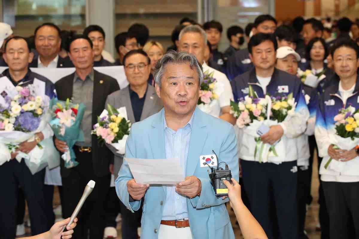 이기흥 대한체육회장이 파리 올림픽을 마치고 지난 13일 인천국제공항을 통해 귀국해 발언하고 있다. / 뉴스1