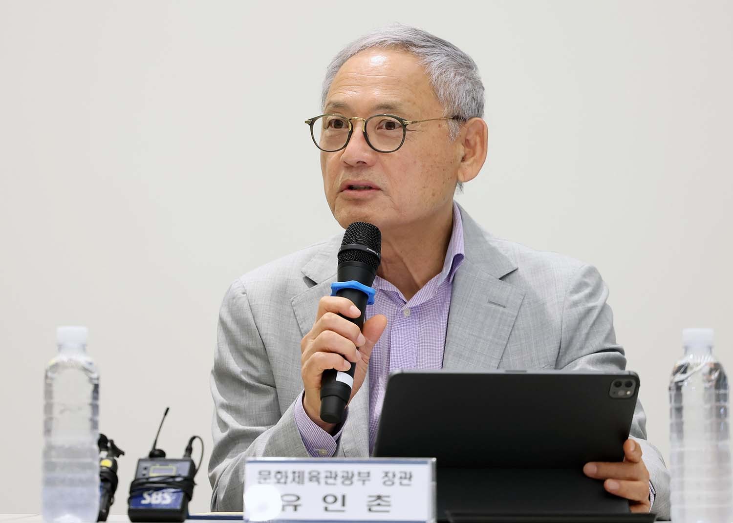 유인촌 문화체육관광부 장관이 12일 서울 종로구 국립현대미술관 서울관 교육동에서 출입기자단 8월 브리핑을 하고 있다. / 문화체육관광부 제공