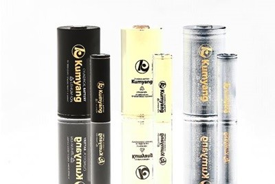 금양의 21700 배터리와 국내최초 개발에 성공한 4695 배터리 / 사진제공=이하 금양