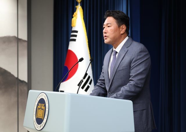 김태효 국가안보실 제1차장이 18일 서울 용산 대통령실 청사에서 '캠프데이비드 정상회의' 1주년 한미일 협력 성과 등 현안에 대해 브리핑하고 있다. / 연합뉴스