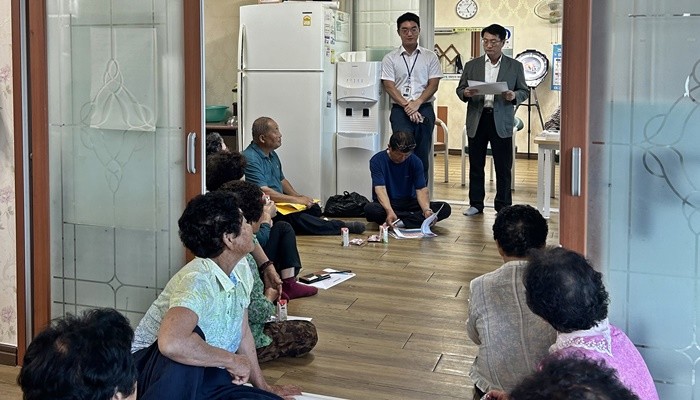 경주시와 LPG사업관리원은 선도동 야척마을 회관에서 ‘LPG 소형저장탱크 보급사업’ 추진을 위한 주민설명회를 20일 개최하고 있다. / 경주시