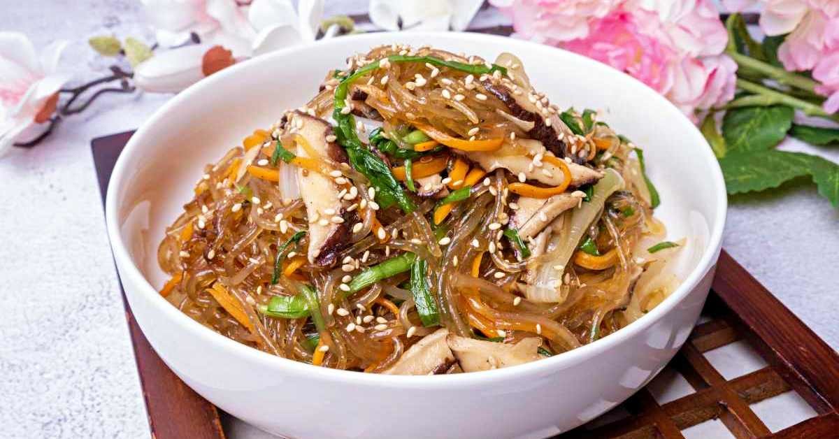잡채 자료사진. / becky's-shutterstock.com