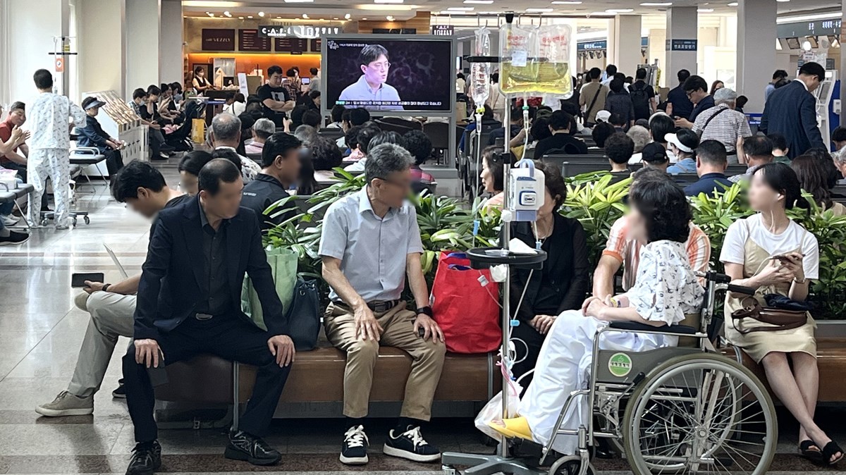 입원 환자 350% 늘었다…급 추워진 날씨에 한국서 대유행 중인 '이 질병'