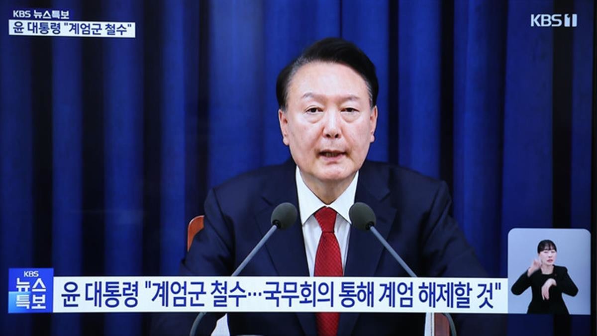 President Yoon Suk-yeol is seen delivering an additional public address via KBS, announcing his decision to lift martial law in response to the National Assembly’s demands during a Cabinet meeting held at the Presidential Office in Yongsan, Seoul, on December 4. / Courtesy of KBS