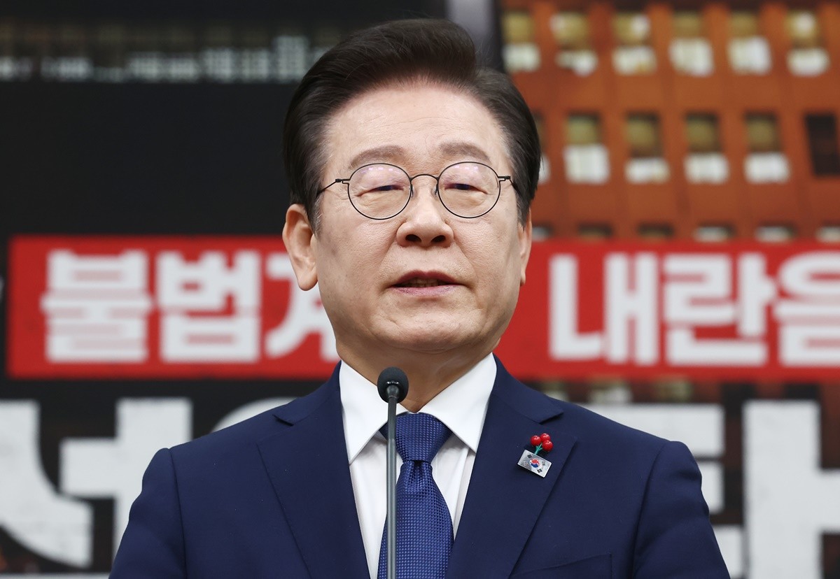 이재명 더불어민주당 대표가 6일 서울 여의도 국회에서 윤석열 내란사태 관련 특별성명을 발표하고 있다. / 뉴스1