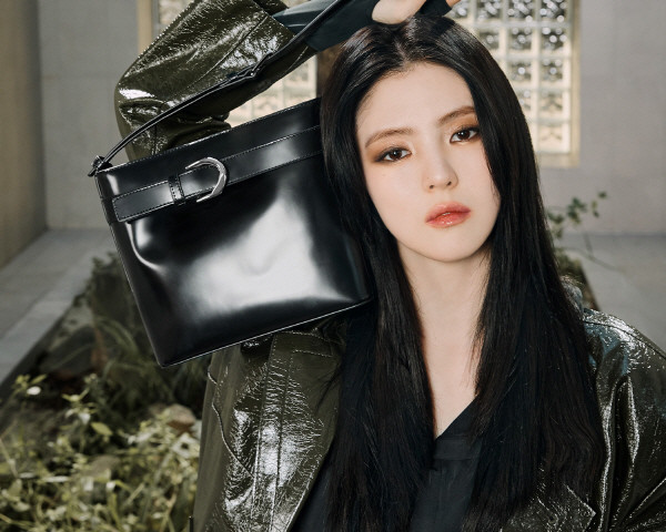 ◆Charles&Keith◆ SL210681164 Han So-hee Gavin Leather Belt Han So-hee's Handbag Pick for 2025: The Charles & Keith