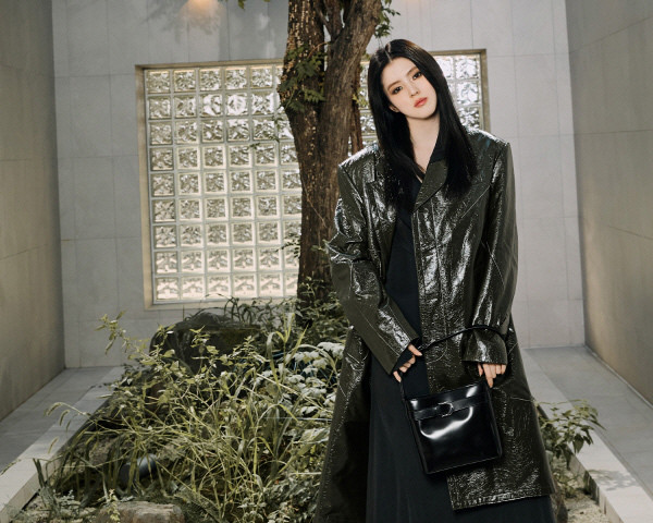 ◆Charles&Keith◆ SL210681164 Han So-hee Gavin Leather Belt Han So-hee's Handbag Pick for 2025: The Charles & Keith