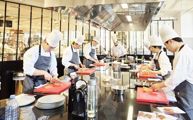 지난해 자연과학고 파리 문화 탐방 '파리의 식탁