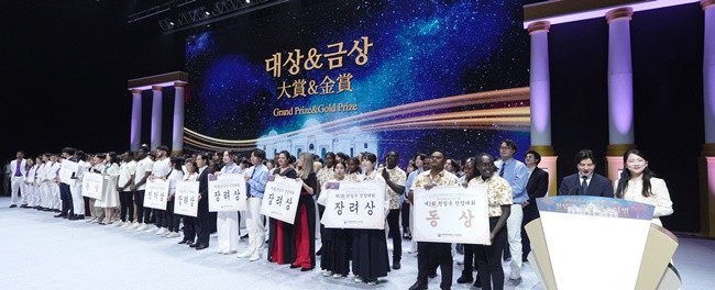경연곡 ‘Brillara’를 찬양한 ‘신남미 Luz Alma Vida’팀이 대상과 인기상을 차지했다.