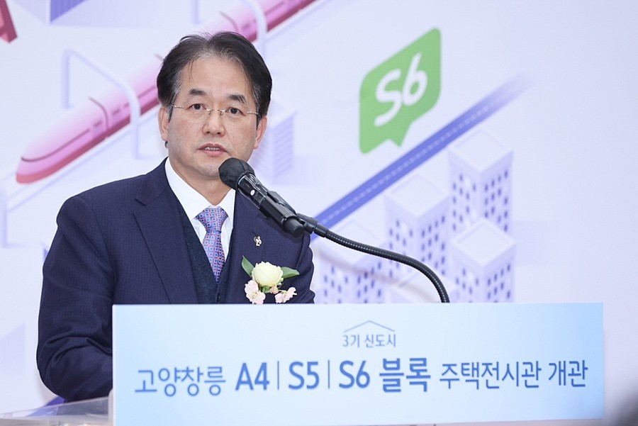 고양창릉주택전시관 개관식에서 인사말 중인 이동환 고양특례시장