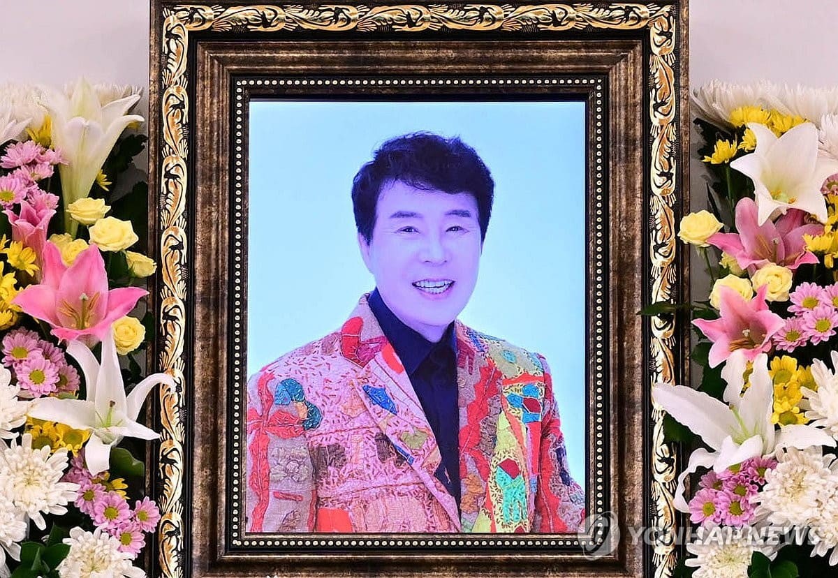 가수 송대관의 빈소가 7일 서울 종로구 서울대학교병원 장례식장에 마련됐다. 발인은 9일 오전 11시, 장지는 서울추모공원이다. / 연합뉴스