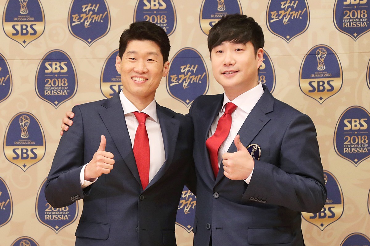 박지성과 함께 한 배성재. 배성재는 스포츠 캐스터로 활약하며 여러 프로그램에 출연하고 있다. / 뉴스1