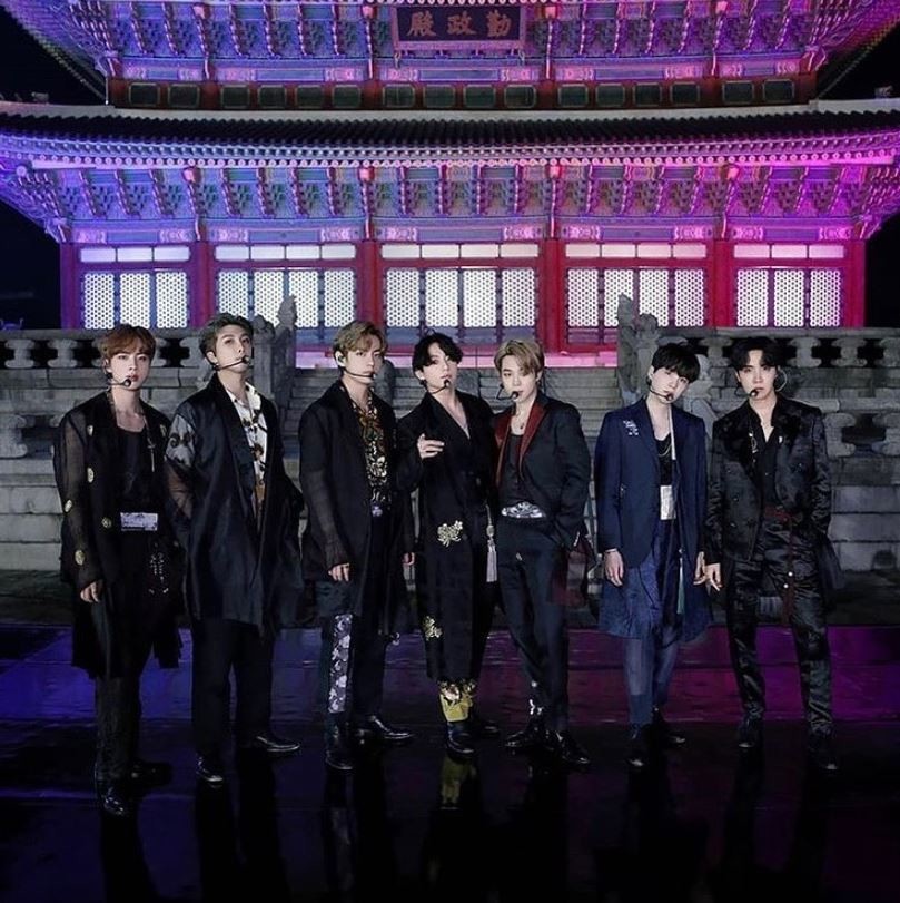 The Hanbok Designed by Designer Kim Rieul for BTS. / Kim Rieul's Instagram, BigHit Music Entertainment