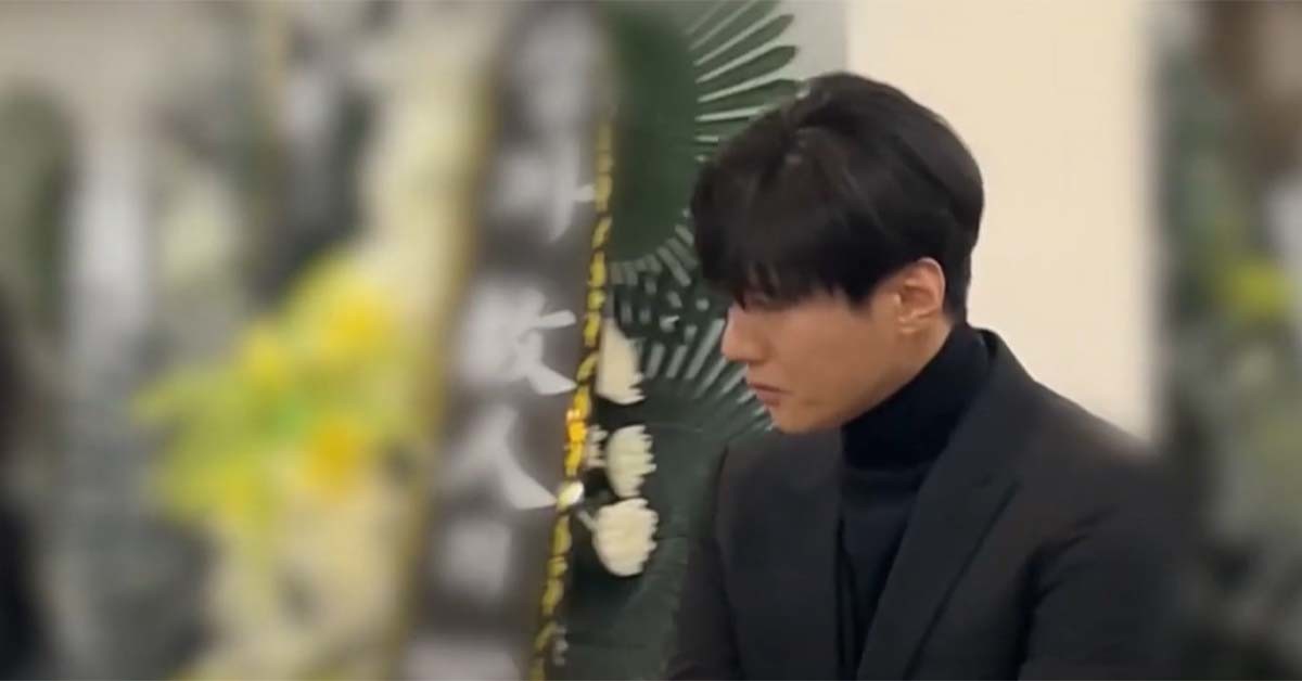 17일 서울 송파구 서울아산병원 장례식장에 마련된 김새론의 빈소에 배우 원빈이 발걸음해 고인의 넋을 위로했다. / 연합뉴스TV 유튜브 채널 영상 캡처