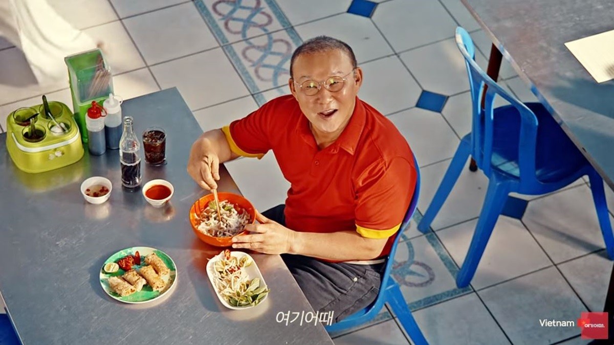 여기어때 광고에 출연한 박항서 전 베트남 축구대표팀 감독 / 여기어때 제공