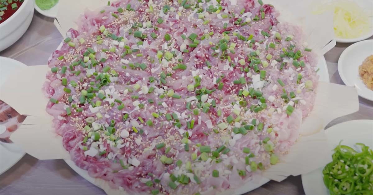 향어회 / 일타쿠마 유튜브 영상 캡처